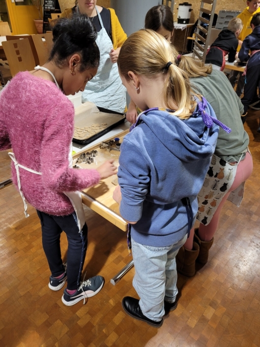 Plätzchenbacken in der Mensa