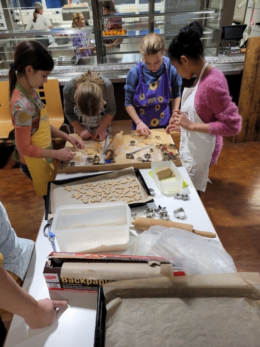 Plätzchenbacken in der Mensa