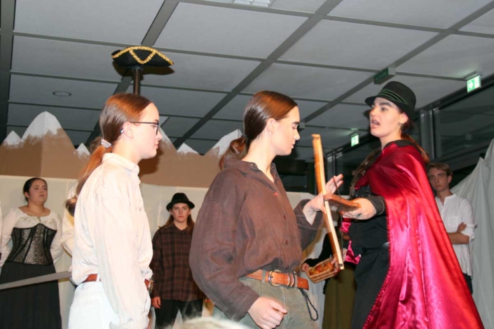Oberstufen-Theater-AG spielt Schillers Wilhelm Tell
