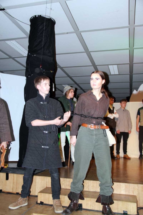 Oberstufen-Theater-AG spielt Schillers Wilhelm Tell