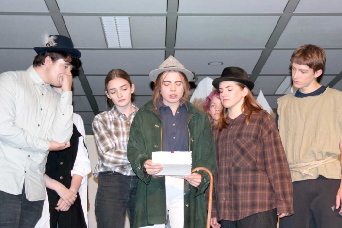 Oberstufen-Theater-AG spielt Schillers Wilhelm Tell