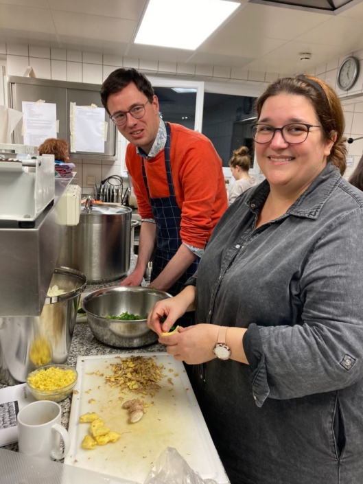 LehrerInnen-Kochen für die Mensa-KöchInnen
