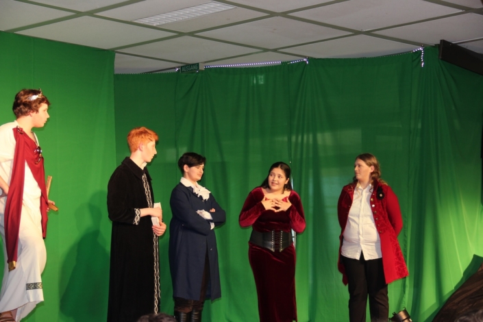 Oberstufen-Theater-AG spielt Shakespeares Sommernachtstraum