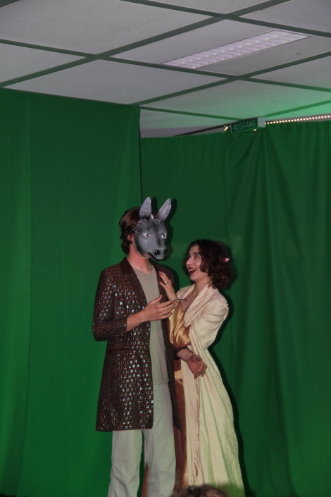 Oberstufen-Theater-AG spielt Shakespeares Sommernachtstraum