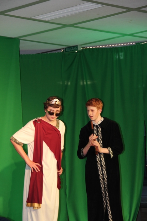 Oberstufen-Theater-AG spielt Shakespeares Sommernachtstraum