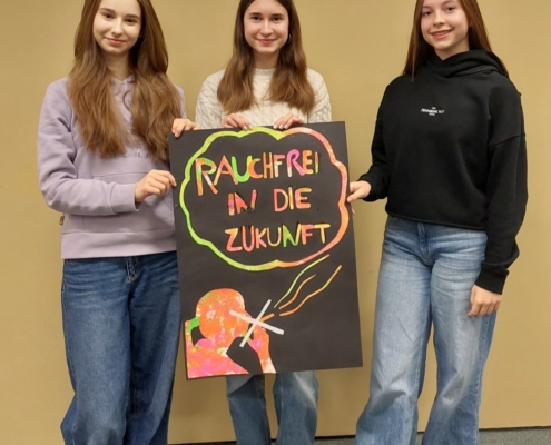 Drei Schülerinnen der neunten Klasse am Schlossgymnasium haben einen bundesweiten Kreativwettbewerb zum Thema „Rauchfrei“ gewonnen
