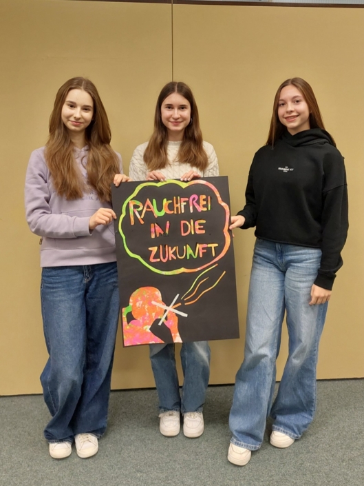 Drei Schülerinnen der neunten Klasse am Schlossgymnasium haben einen bundesweiten Kreativwettbewerb zum Thema „Rauchfrei“ gewonnen