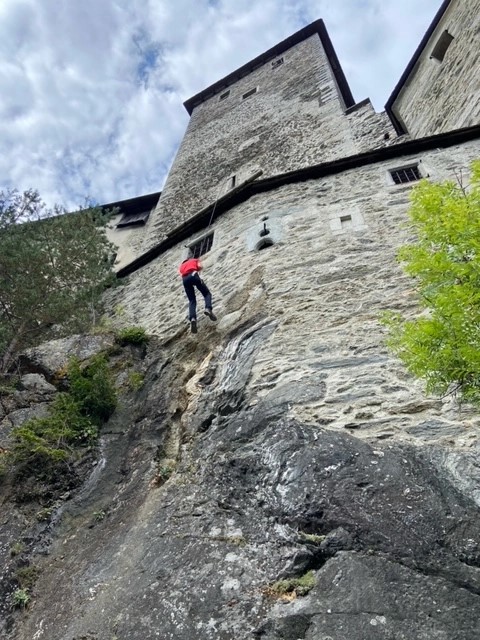 Schullandheim Klasse 8 im Allgäu: Abseilen Schullandheim Klasse 8 im Allgäu: Abseilen