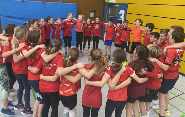 Sportlicher Wintererlebnistag: Teamspirit