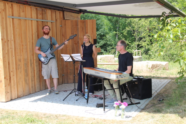 Unser Schulhof wird schöner und grüner