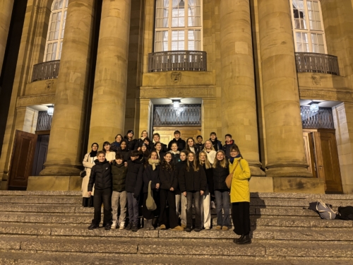 Die Klasse 7c freut sich auf die Vorführung des "Nussknackers"